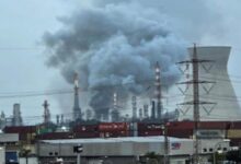 Un misil iraní alcanzó una refinería en Israel y provocó cortes eléctricos en el norte del país