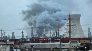 Un misil iraní alcanzó una refinería en Israel y provocó cortes eléctricos en el norte del país
