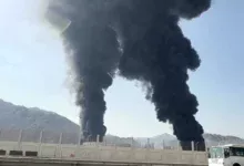 Ataque iraní provocó un grave incendio en un petrolero kuwaití en el puerto de Dubái