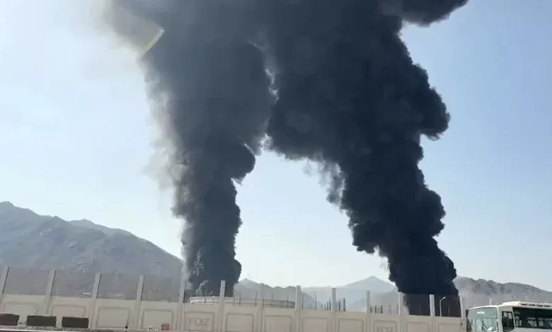 Ataque iraní provocó un grave incendio en un petrolero kuwaití en el puerto de Dubái