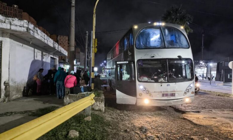 Desafectaron un micro ilegal que transportaba 30 pasajeros hacia Jujuy