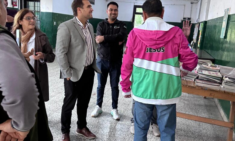 El senador Curá profundiza el trabajo territorial en Urundel con foco en educación y salud