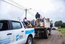 Cerrillos realizó operativos de descacharrados y tareas de nivelación de las calles en Los Paraísos