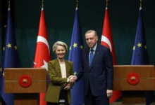 La UE y Turquía coinciden en la necesidad de abrir las rutas comerciales por la guerra de Irán