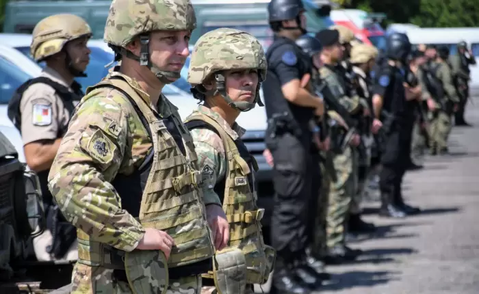 El Gobierno destinará fondos de privatizaciones y ventas de bienes estatales al reequipamiento militar