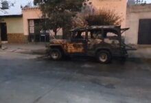 Un automóvil se incendió en la intersección de Chacabuco y Tucumán