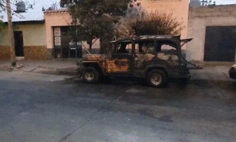 Un automóvil se incendió en la intersección de Chacabuco y Tucumán