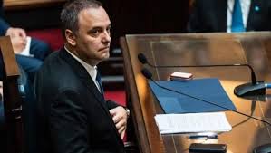 La Justicia evalúa citar a declaración indagatoria a Adorni antes de la feria judicial