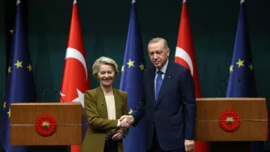 La UE y Turquía coinciden en la necesidad de abrir las rutas comerciales por la guerra de Irán