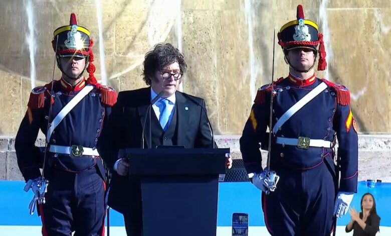 El presidente Javier Milei encabezó el acto central por el Día de la Bandera en Rosario, acompañado por autoridades nacionales