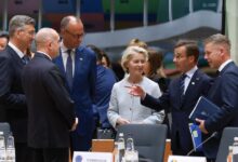 La presidenta de la Comisión Europea, Ursula von der Leyen; el primer ministro croata, Andrej Plenkovic; el canciller alemán, Friedrich Merz; el primer ministro sueco, Ulf Kristersson, y el primer ministro húngaro, Peter Magyar, asisten a una cumbre en Bruselas, Bélgica.