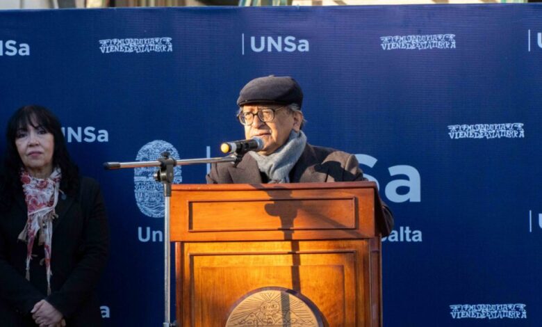 Miguel Ángel Cáseres,Profesor universitario en Historia.