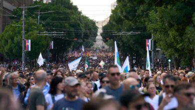 Miles de serbios vuelven a manifestarse contra el Gobierno de Vucic aun tras su anuncio de dimisión en "semanas"
