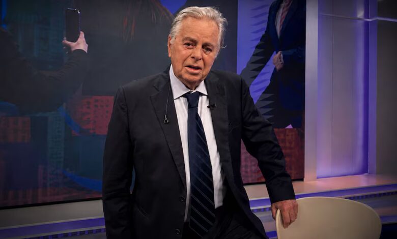 Roberto García en los estudios de Canal 26, su casa del último tiempo