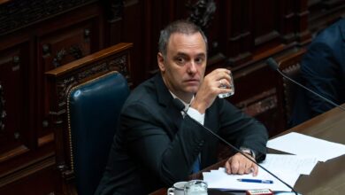 Adorni es investigado por presunto enriquecimiento ilícito.