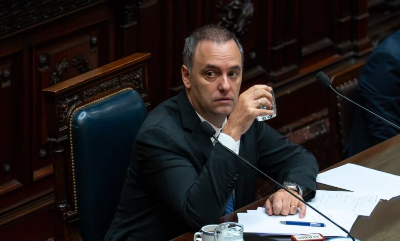 Adorni es investigado por presunto enriquecimiento ilícito.