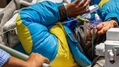 El guía nepalí llegó arrastrándose al campamento base