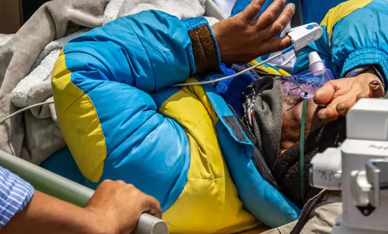 El guía nepalí llegó arrastrándose al campamento base