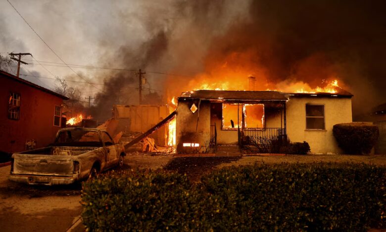 La investigación en Pacific Palisades siguió anuncios en internet y llamados telefónicos con ofertas para construir, demoler y nivelar terrenos tras el incendio