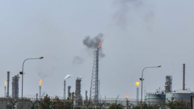 La refinería petrolera Mina Al-Ahmadi opera en Kuwait.