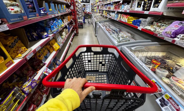 Cada vez más argentinos optan por adquirir artículos premium en los supermercados como una forma de darse un gusto