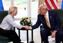 La presidenta de la Comisión Europea, Ursula von der Leyen, con el presidente Donald Trump