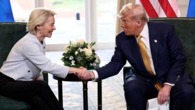 La presidenta de la Comisión Europea, Ursula von der Leyen, con el presidente Donald Trump