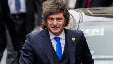Javier Milei firmó un decreto que habilita rechazar o expulsar a extranjeros por mensajes de odio
