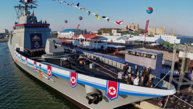 La botadura de un nuevo destructor naval en el puerto de Nampo, en el oeste de Corea del Norte.