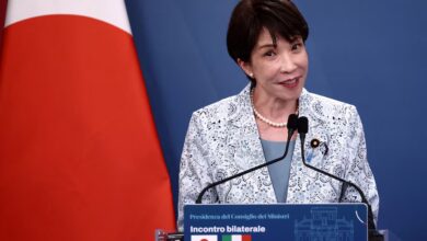 La iniciativa se aprobó después de negociaciones dentro del gobernante Partido Liberal Democrático (PLD), encabezado por la primera mujer en ocupar el cargo de primera ministra de Japón, Sanae Takaichi, quien se opone a permitir la sucesión femenina