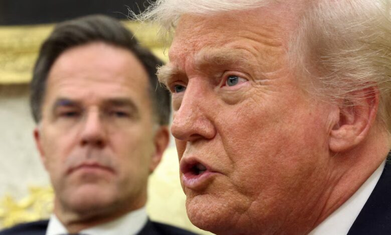 El presidente de Estados Unidos, Donald Trump, habla mientras se reúne con el secretario general de la OTAN, Mark Rutte