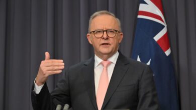 El primer ministro australiano, Anthony Albanese, habla en una conferencia de prensa en Sídney, Australia