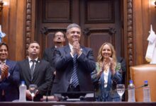 En los hospitales de patologías específicas también predominan las disminuciones: el Hospital Muñiz y el Hospital Udaondo registran caídas del 4%, mientras que el Hospital María Curie retrocede un 5%. La única excepción corresponde al Hospital de Quemados Arturo Illia, cuya ejecución supera en un 3% la observada al inicio de la serie. En salud mental, el Hospital Alvear disminuye un -3,9 %, el Borda -4,6 % y el Moyano -2,9 %. Fuerte recorte en Vivienda y PyMES “Por un lado, en términos generales, hay una política de recorte equivalente a la que realiza Milei a nivel nacional: desde el 2022 hay un recorte del 10% del gasto público, Es cierto que en el 2025 y en el 2026 hay un leve incremento en el margen en este punto, pero que no logra recuperar la ejecución que solía tener la ciudad”, explicó Costa. En Vivienda, al comparar con el inicio de la serie, la ejecución del Instituto de la Vivienda de la Ciudad (IVC) acumula una caída cercana al 42%, mientras que respecto del máximo alcanzado en 2023 la reducción es de casi 50%. En consecuencia, el IVC registra en 2026 el menor nivel de ejecución de todo el período analizado, evidenciando una significativa reducción de los recursos destinados a las políticas habitacionales ejecutadas por el organismo. El programa de integración y transformación de villas sufre un recorte del 68% respecto al máximo que ejecutó en 2023. “Jorge Macri dice que no da créditos hipotecarios y demás, porque la plata se gastó en urbanizar villas, bueno, los números no indican eso, porque el recorte en todo lo que es los programas de urbanización, integración y transformación han sufrido de los recortes más importantes”, resaltó Costa. El programa Desarrollo de la Micro, Pequeña y Mediana Empresa presenta una marcada reducción de su ejecución presupuestaria en términos reales a lo largo del período analizado. Durante el primer trimestre de 2026, el gasto devengado alcanzó aproximadamente $94 millones, lo que representa una disminución del 6% respecto del mismo período de 2025. En comparación con el primer trimestre de 2022, el programa acumula una reducción real cercana al 47%, sin evidenciar una recuperación significativa tras el fuerte ajuste observado en 2024. La persistencia de estos niveles de ejecución resulta particularmente relevante considerando el papel que las micro, pequeñas y medianas empresas desempeñan en la generación de empleo y en la actividad económica de la Ciudad.