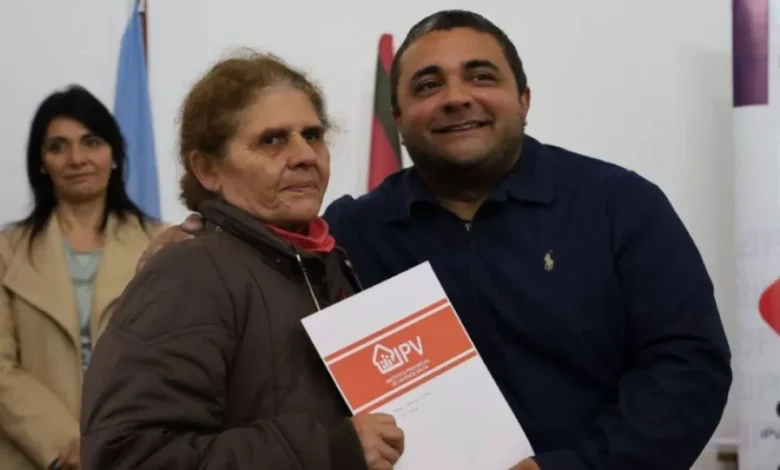 56 familias de Metán ya recibieron las escrituras de sus viviendas.