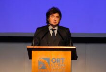 Milei asegura que no cambiará el rumbo económico, aunque empieza a mover fichas por el consumo y la mora
