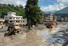 Nepal lanzó una nueva alerta por la crecida de un río tras las inundaciones que dejaron más de 580 muertos