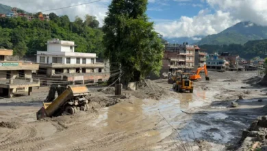 Nepal lanzó una nueva alerta por la crecida de un río tras las inundaciones que dejaron más de 580 muertos