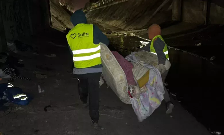 Avanza el retiro de una obra instalada sobre Avenida Yrigoyen