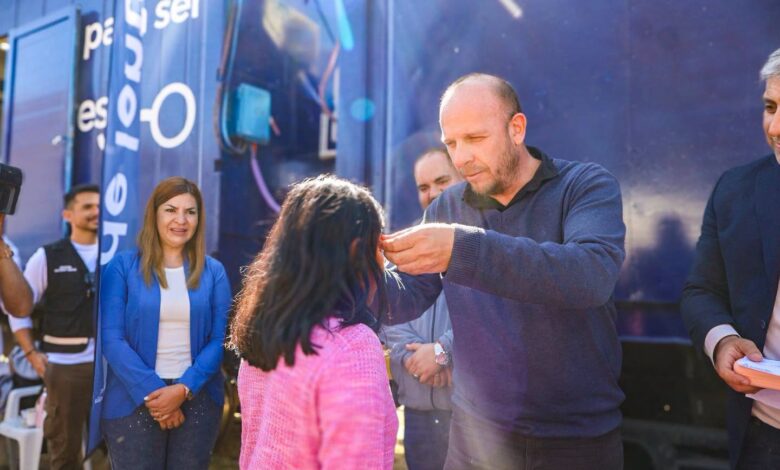 El Tren 25 de Mayo ya comenzó a brindar atención en Cerrillos y entregó 77 pares de anteojos en su primer día