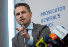 El fiscal general de Ucrania presentó su renuncia en medio del escándalo por una red de sobornos y lavado de dinero