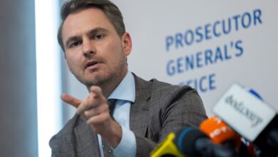 El fiscal general de Ucrania presentó su renuncia en medio del escándalo por una red de sobornos y lavado de dinero