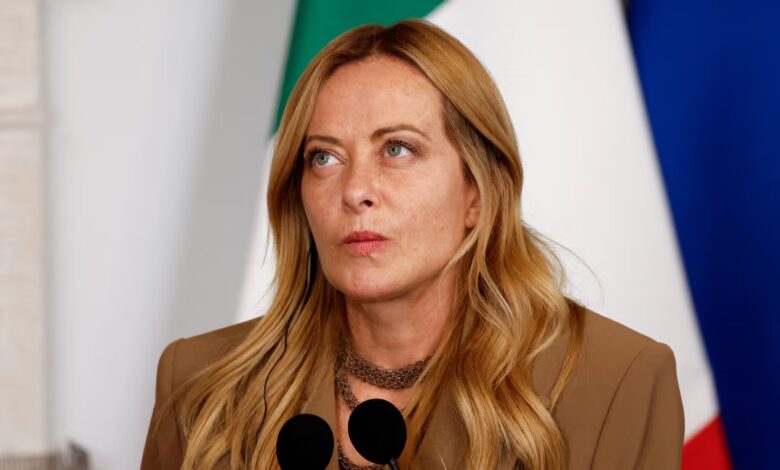 Giorgia Meloni anunció que prohibirá el uso del velo islámico en las escuelas