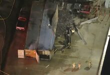 Un helicóptero de un canal de noticias se estrelló mientras cubría un choque en Los Ángeles: murieron tres personas