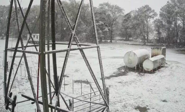 Una sorpresiva nevada tiñó de blanco a Córdoba y obligó a cerrar el Camino de las Altas Cumbres