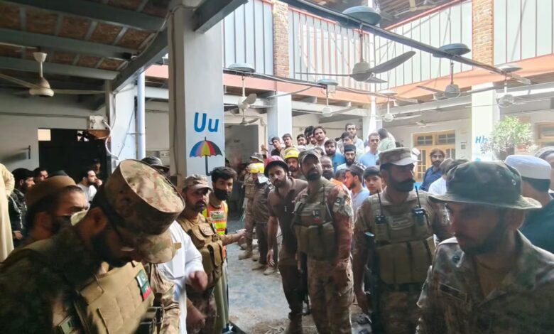 Tragedia en Pakistán: se derrumbó el techo de una escuela y murieron 27 alumnos y un profesor