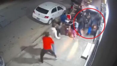 Un auto perdió el control y atropelló a varias personas en una avenida de Cerrillos