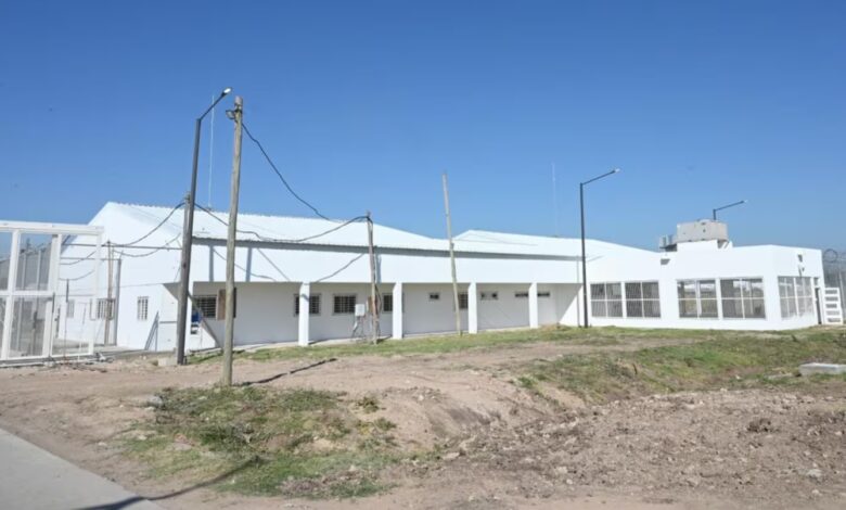 En medio de un fuerte operativo de seguridad, trasladan al segundo grupo de presos desde Villa Devoto a Marcos Paz