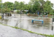 El agua arrasó con todo en la localidad chaqueña de Tres Bocas: casas inundadas y evacuados