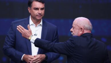 Con acusaciones de corrupción y chicanas, Lula y Flávio Bolsonaro debatieron a una semana del balotaje