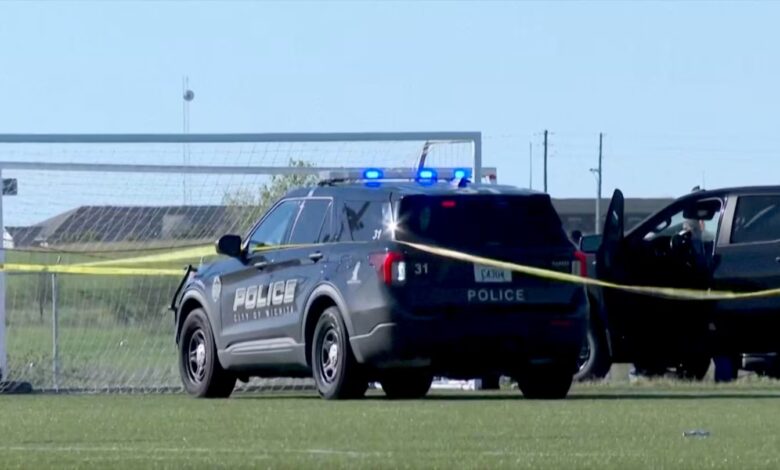Un auto entró a una cancha durante un partido de fútbol infantil: murieron un nene de 6 años y un hombre de 35